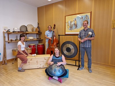 Team der Musiktherapie mit Instrumenten