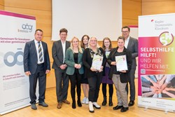 v. l. n. r.: LAbg. Bgm. Anton Froschauer, Priv.-Doz. Dr. Karl-Heinz Stadlbauer (ÄD Kepler Uniklinikum), Simone Pammer, MBA (PD Kepler Uniklinikum), Manuela Bruckmüller (GF Dachverband Selbsthilfe OÖ), Mag.a Monika Kern, PMML (Leitung Klinische Sozialarbeit, Kepler Uniklinikum), Hannah Franz, BA (Selbsthilfebeauftragte, Kepler Uniklinikum, Med Campus III.), DSA Carmen Binder (Selbsthilfebeauftragte, Kepler Uniklinikum, Neuromed Campus), Mag. Dr. Franz Harnoncourt (GF Kepler Uniklinikum)