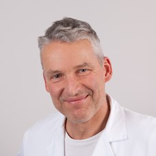 Profilbild von OA Dr. Friedrich Peschl 